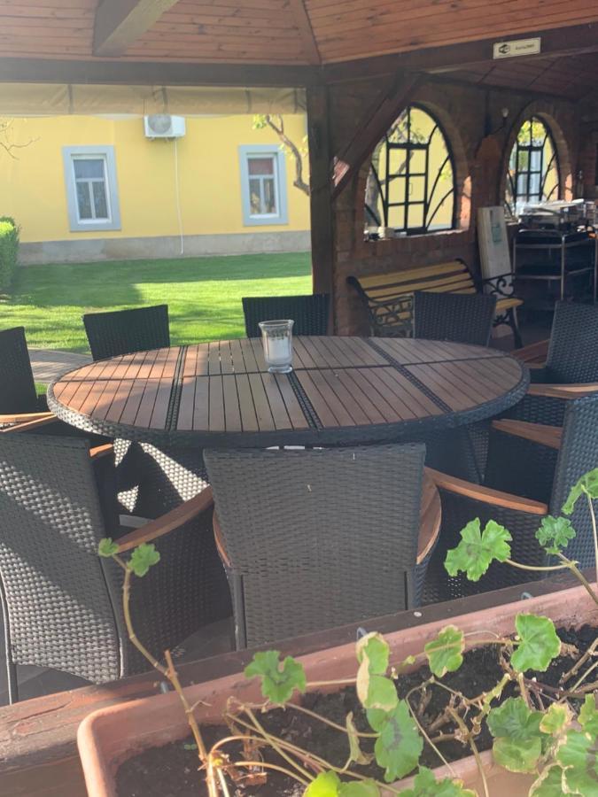 Hotel Kuria Vendeghaz Poroszló Exterior foto